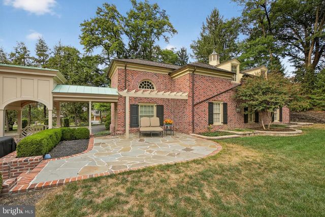 1101 SMALLBROOK LN, York, PA 17403