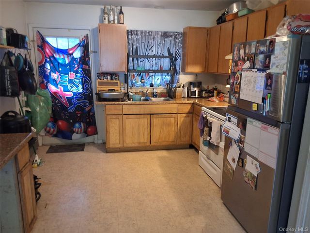 28 Jorge Lane, Wallkill, NY 12589