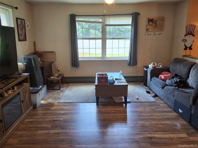 28 Jorge Lane, Wallkill, NY 12589
