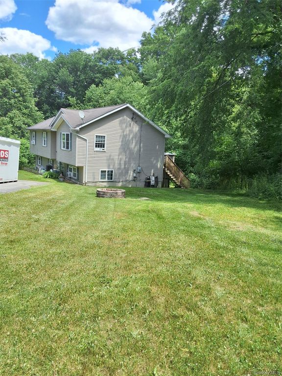 28 Jorge Lane, Wallkill, NY 12589