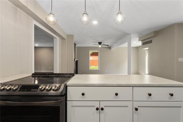 7421 NW 76th Terrace, Kansas City, MO 64152