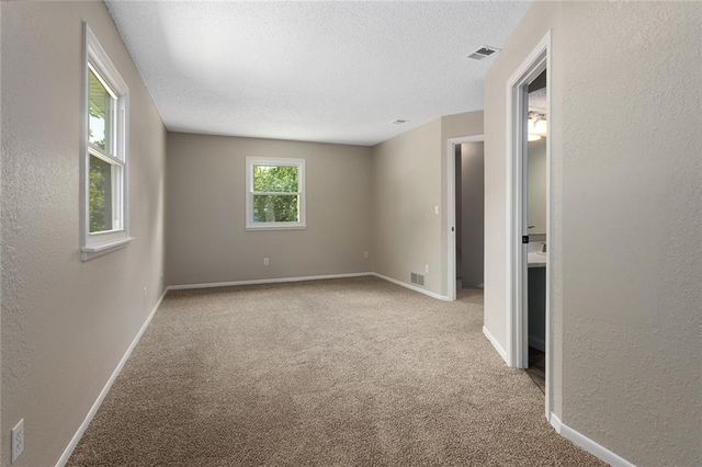 7421 NW 76th Terrace, Kansas City, MO 64152