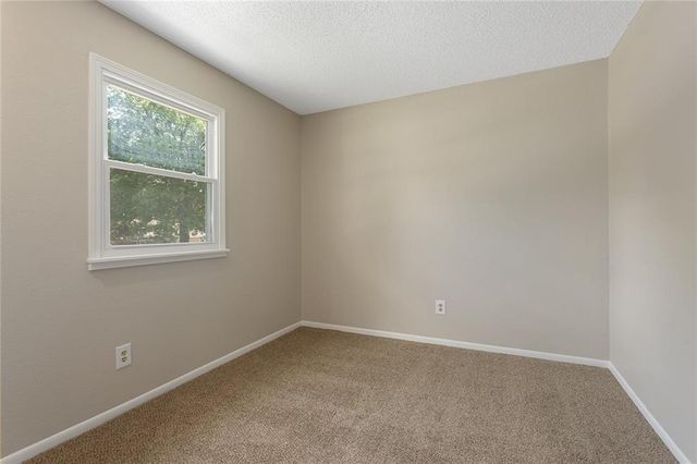 7421 NW 76th Terrace, Kansas City, MO 64152