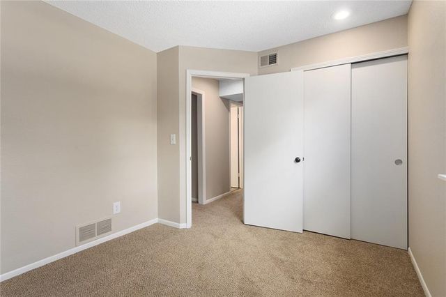 7421 NW 76th Terrace, Kansas City, MO 64152