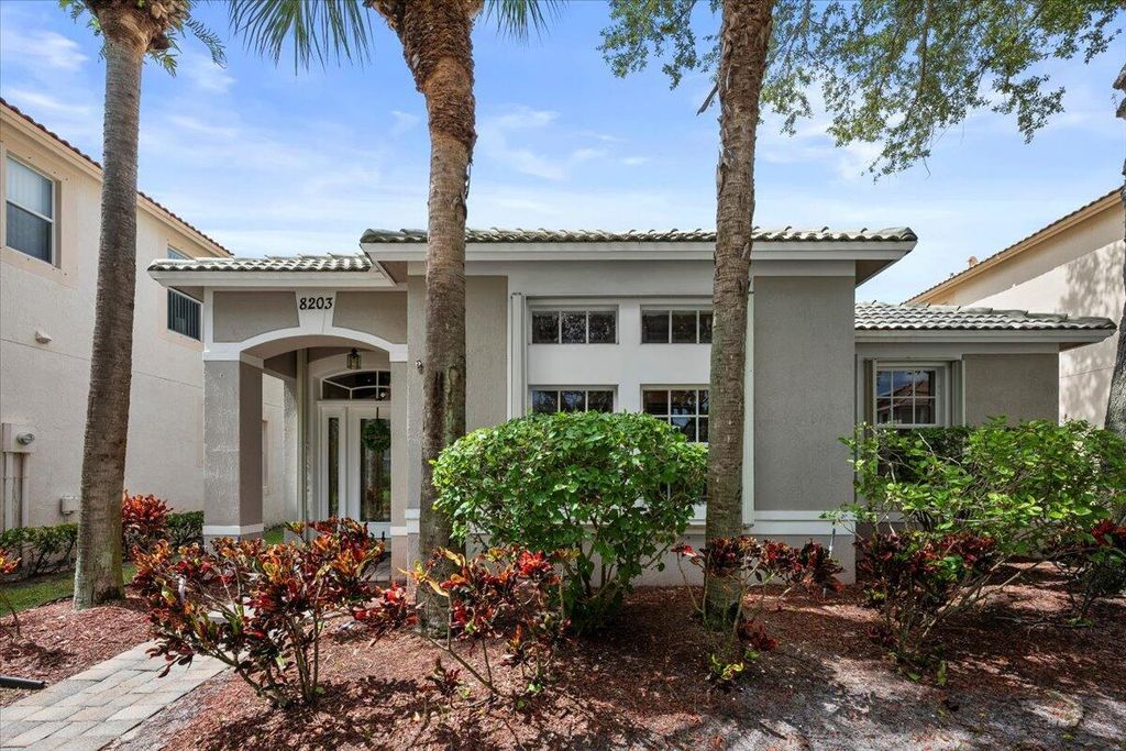 8203 Calterra Drive, Palm Beach Gardens, FL 33418