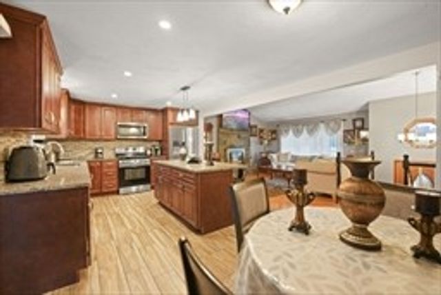 57 Mohawk Drive, Seekonk, MA 02771