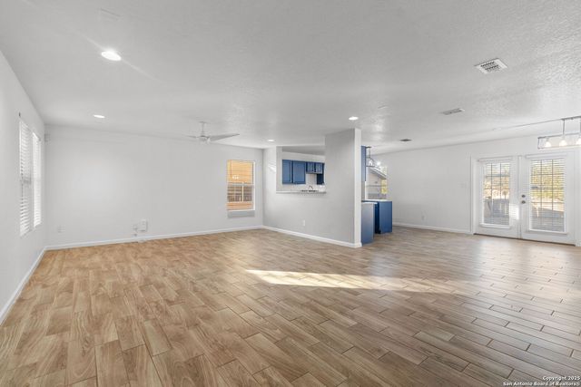 203 Shadbush St, San Antonio, TX 78245