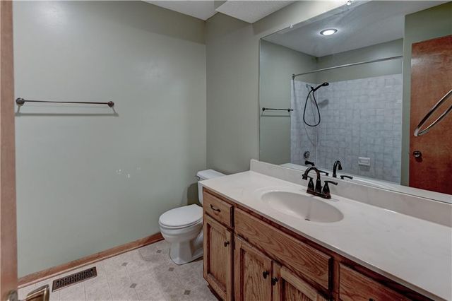 3711 NE Ellison Drive, Lee's Summit, MO 64064