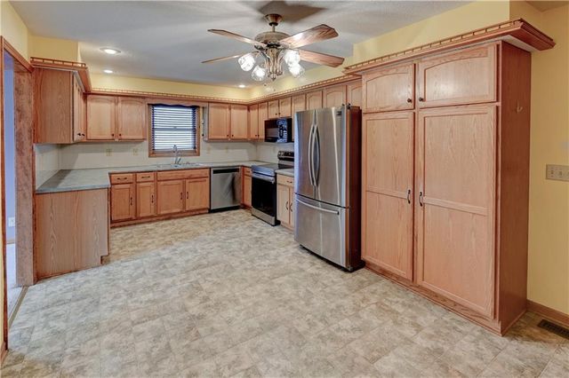 3711 NE Ellison Drive, Lee's Summit, MO 64064