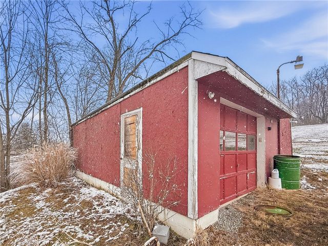 1513 Sycamore Ln, Mt Pleasant Twp, PA 15666