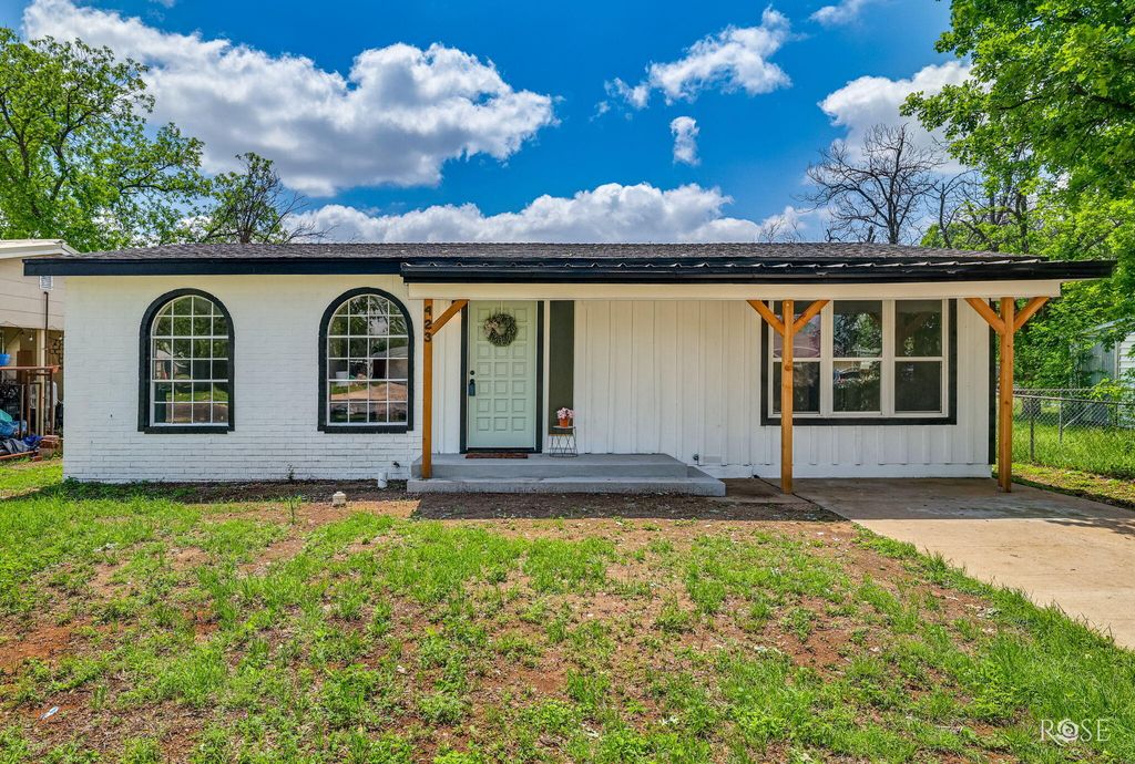 Image 1 of property listing at 423 E 26th Street, San Angelo, TX 76903