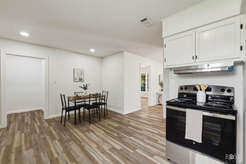 Image 10 of property listing at 423 E 26th Street, San Angelo, TX 76903