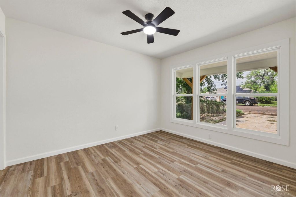 Image 13 of property listing at 423 E 26th Street, San Angelo, TX 76903