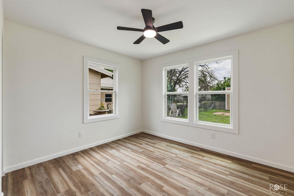 Image 16 of property listing at 423 E 26th Street, San Angelo, TX 76903