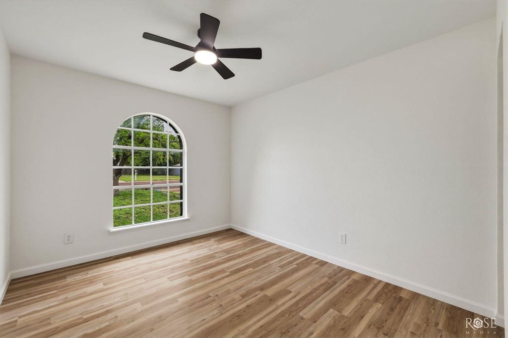 Image 17 of property listing at 423 E 26th Street, San Angelo, TX 76903