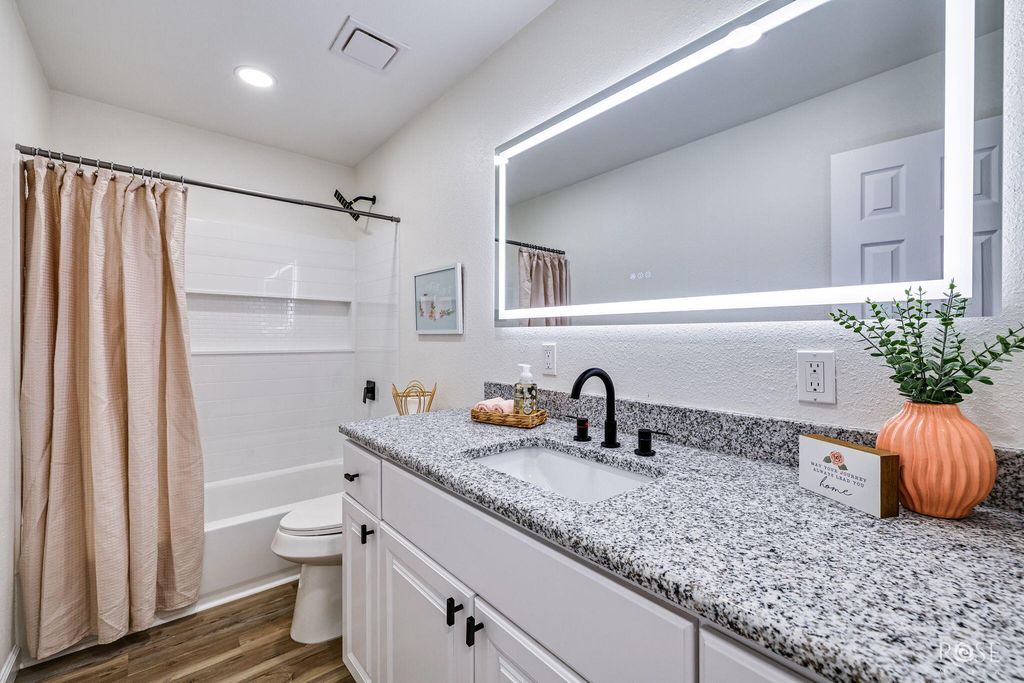 Image 18 of property listing at 423 E 26th Street, San Angelo, TX 76903