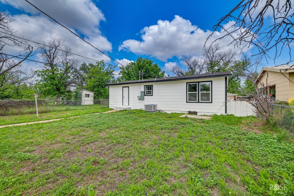 Image 19 of property listing at 423 E 26th Street, San Angelo, TX 76903