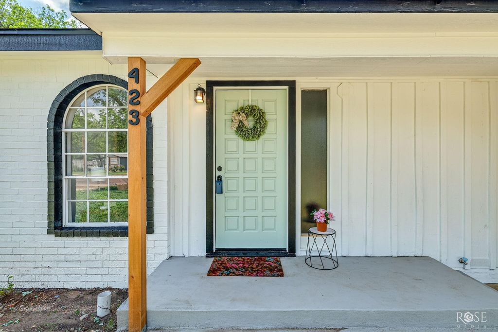 Image 2 of property listing at 423 E 26th Street, San Angelo, TX 76903