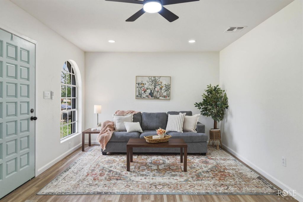 Image 4 of property listing at 423 E 26th Street, San Angelo, TX 76903