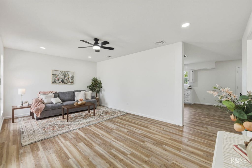 Image 6 of property listing at 423 E 26th Street, San Angelo, TX 76903