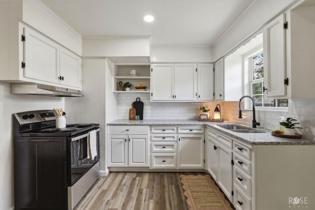 Image 8 of property listing at 423 E 26th Street, San Angelo, TX 76903