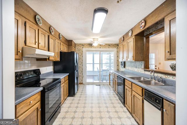 240 Mossland Drive, Perry, GA 31069