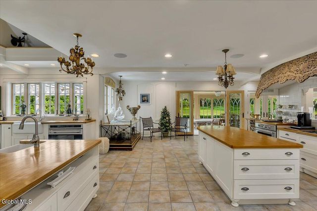 12 Hickory Hollow Road, Queensbury, NY 12804