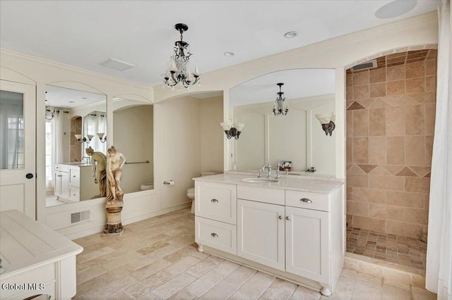 12 Hickory Hollow Road, Queensbury, NY 12804