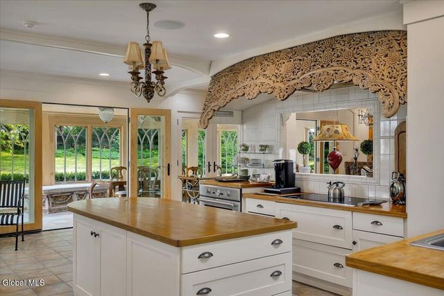 12 Hickory Hollow Road, Queensbury, NY 12804