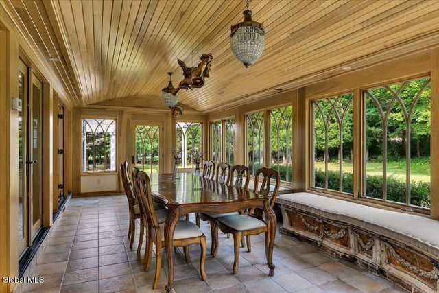 12 Hickory Hollow Road, Queensbury, NY 12804