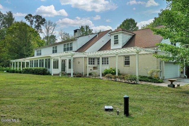 12 Hickory Hollow Road, Queensbury, NY 12804