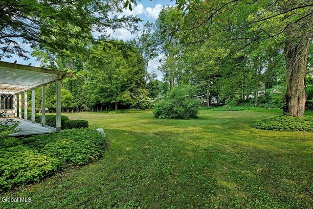 12 Hickory Hollow Road, Queensbury, NY 12804