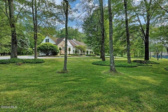 12 Hickory Hollow Road, Queensbury, NY 12804