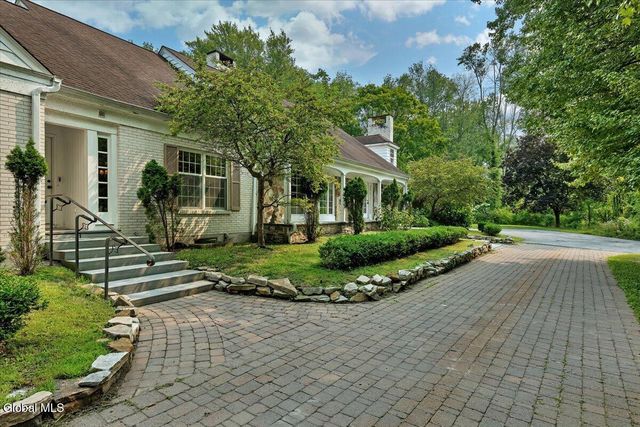 12 Hickory Hollow Road, Queensbury, NY 12804