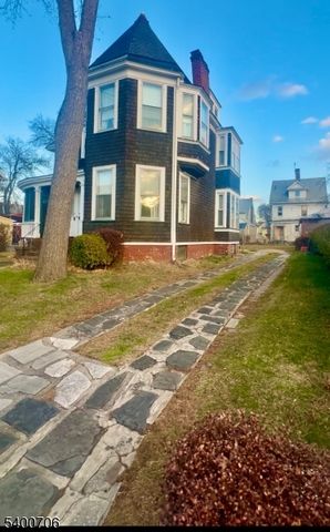 887 Degraw Ave, Newark City, NJ 07104