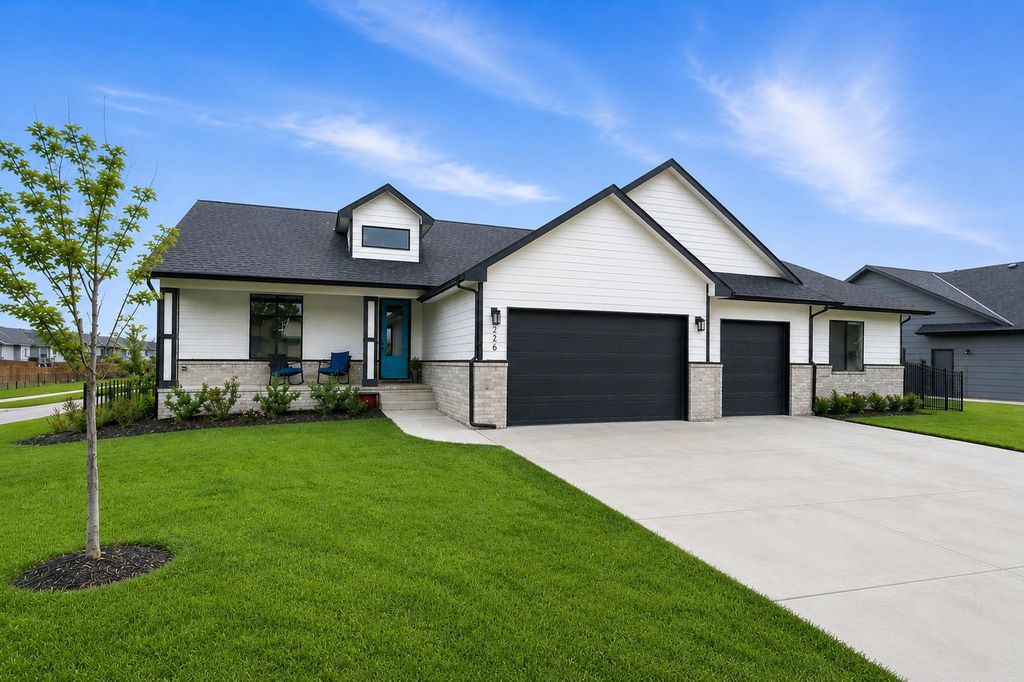 226 S Wellcrest, Goddard, KS 67052
