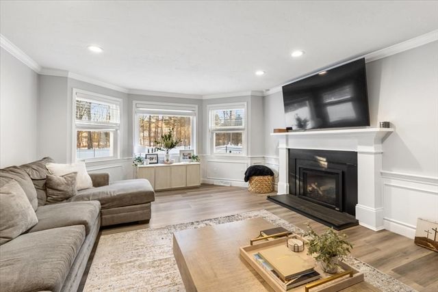 62 Hawkins Ln, Marlborough, MA 01752