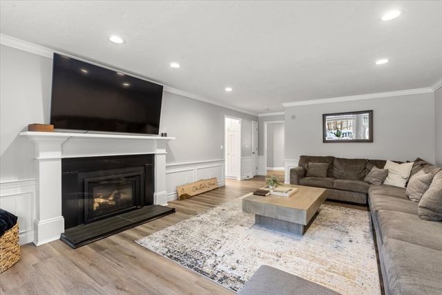 62 Hawkins Ln, Marlborough, MA 01752