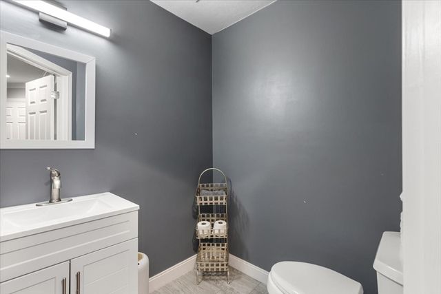 62 Hawkins Ln, Marlborough, MA 01752