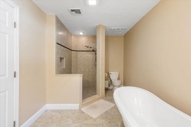 62 Hawkins Ln, Marlborough, MA 01752