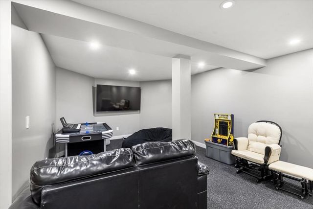 62 Hawkins Ln, Marlborough, MA 01752