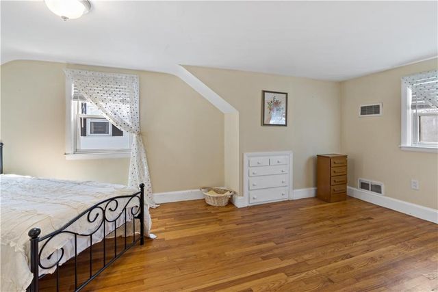5 St Theresa Avenue, Bristol, RI 02809