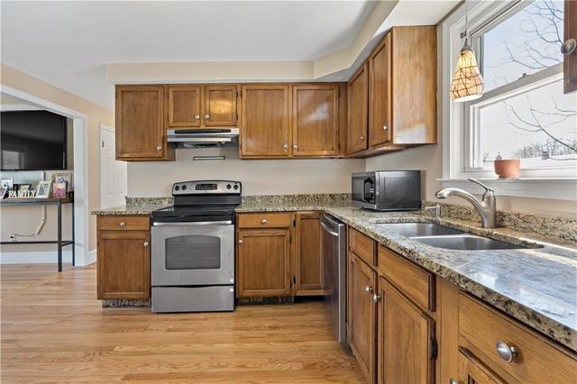 5 St Theresa Avenue, Bristol, RI 02809