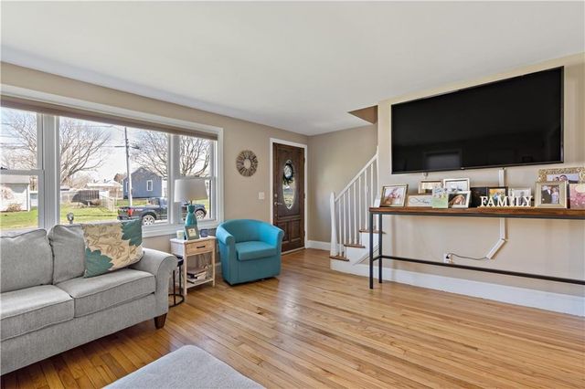 5 St Theresa Avenue, Bristol, RI 02809