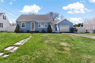 5 St Theresa Avenue, Bristol, RI 02809