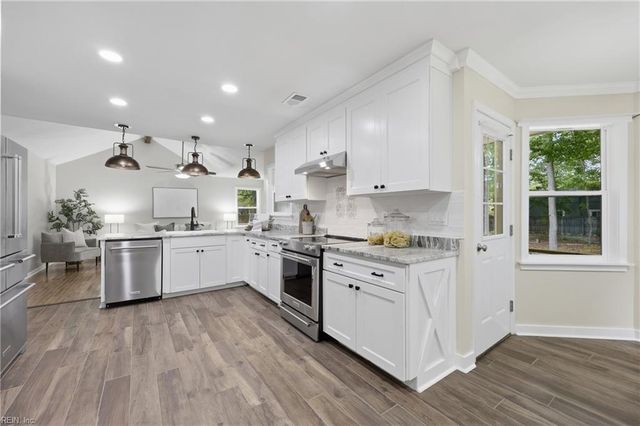 3288 Edinburgh DR, Virginia Beach, VA 23452