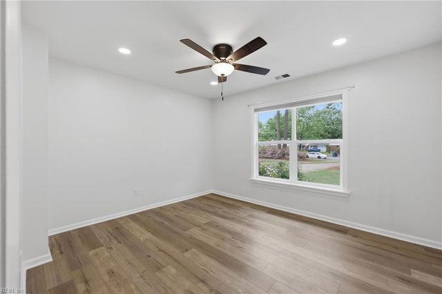 3288 Edinburgh DR, Virginia Beach, VA 23452