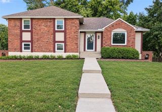 207 SE CLAREMONT Street, Lee's Summit, MO 64063