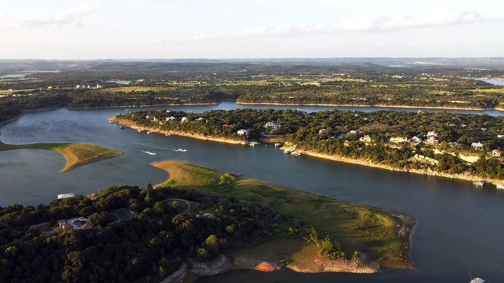 25406 Pedernales Point DR, Spicewood, TX 78669