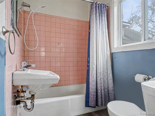 2338 N Bond Street, Saginaw, MI 48602